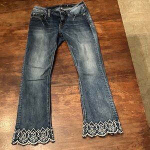 Embroidered Hem Women’s Blue Denim Jeans 25” Waist 26” Inseam
